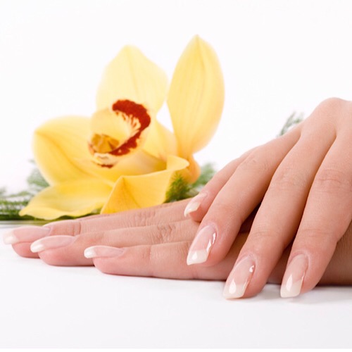 NAILS 365 SPA & MASSAGE - manicure